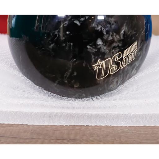 ボウリングの玉でも下まで潰れない!