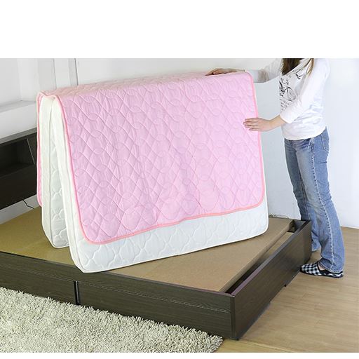 マットレスを山型に立てる事により、寝具と一緒に陰干しすることができます。