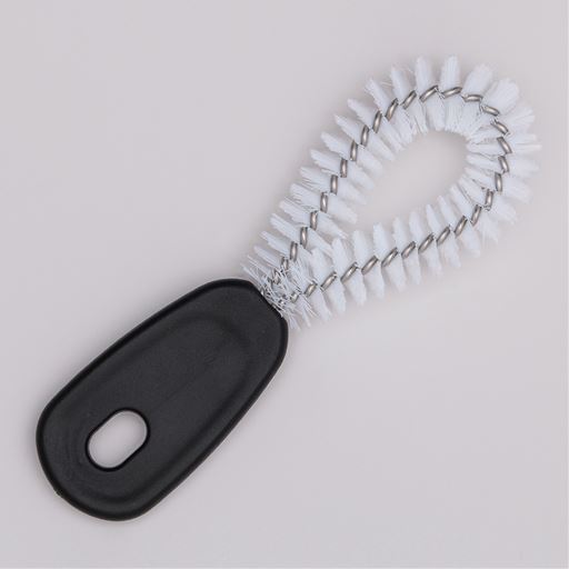 お手入れに便利なブラシ付き