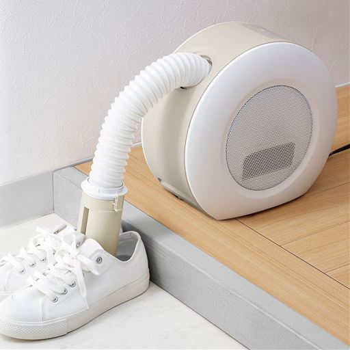 くつ乾燥アタッチメントで濡れた靴も速乾。