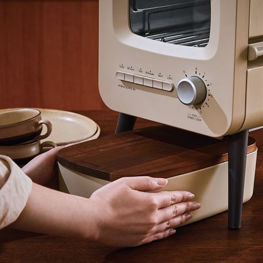 【プレゼント】ブレッドケースはトースターの下に収納できます。