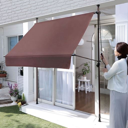 女性でも簡単に開閉でき、日差しに合わせて無段階調整可能です。