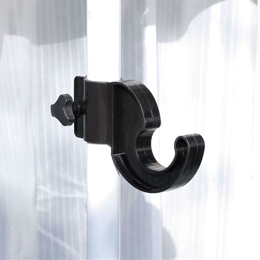 付属フックで洗濯物の物干し竿も干せます。