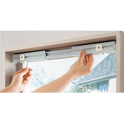 S (幅40～60cm)<br>伸縮タイプのロールスクリーン用テンションバーです。