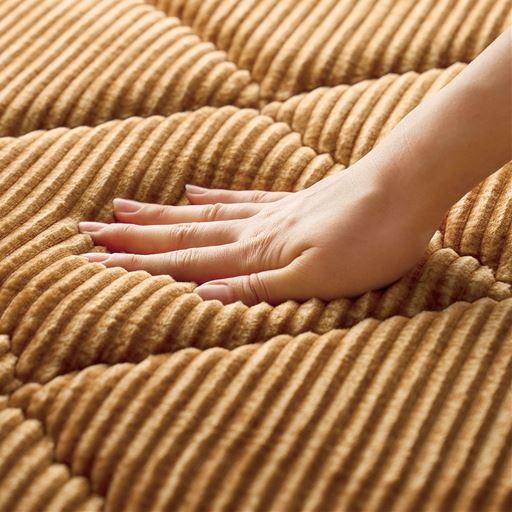 復元率の高い中材で、極厚のもっちり感が持続。