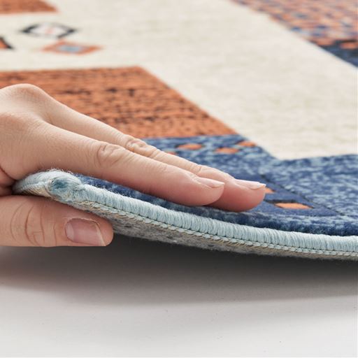 厚さ約20mmのボリューム感。<br>踏み心地のよいウレタンフォーム入り。