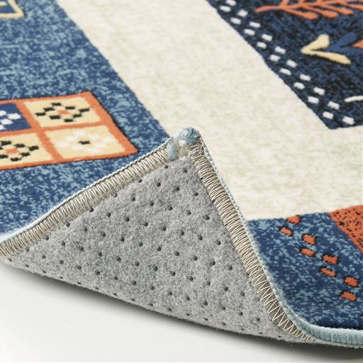 裏面はすべりにくい加工付きでズレにくくなっています。