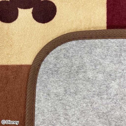 裏面は不織布で床を傷つけません。