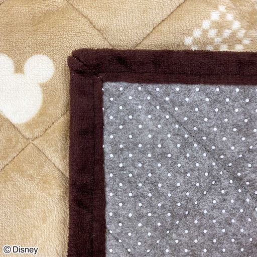 ブラウン<br>裏面にはすべりにくい加工を施しました。