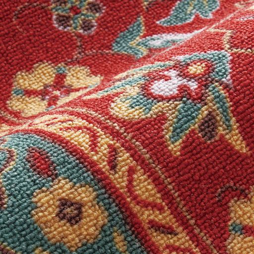 ナイロン100%のしっかりとした踏み心地で、耐久性に優れています。