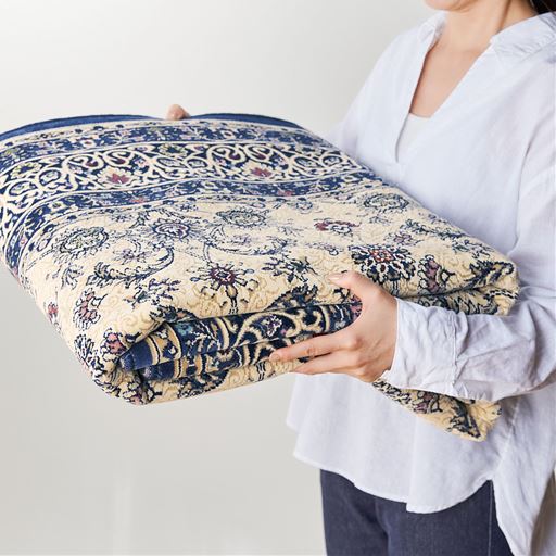 コンパクトに折り畳めて収納もラク。美しさと実用性を兼ね備えています。