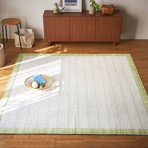 グリーン<br>凹凸感のある肌ざわりが素足にも気持ちいい。