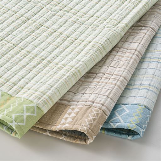 (左から) グリーン・ブラウン・ブルー