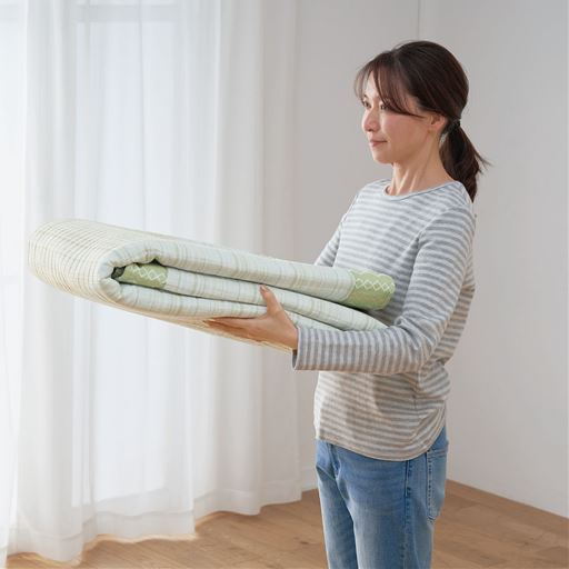 軽くてコンパクトにたためるので、お洗濯も収納もラクラク。