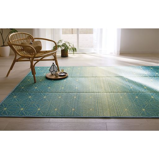 ブルー(横180×縦180cm)<br>ブルーのグラデーションデザインが空間を爽やかな印象に演出。