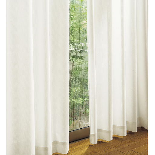 オフホワイト<br>水分や油分ををはじきやすい「テフロン®」加工を施したレースカーテンです。