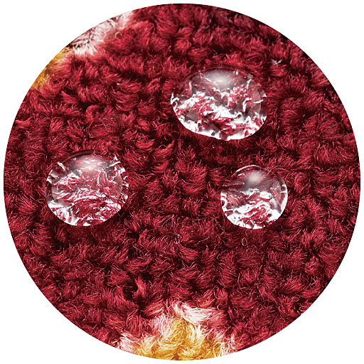 はっ水加工でうっかりこぼした水分もサッと拭き取れます。