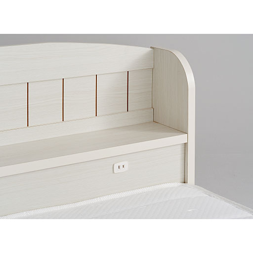 スマートフォンなどの充電に便利な1口(1200W)コンセント付き