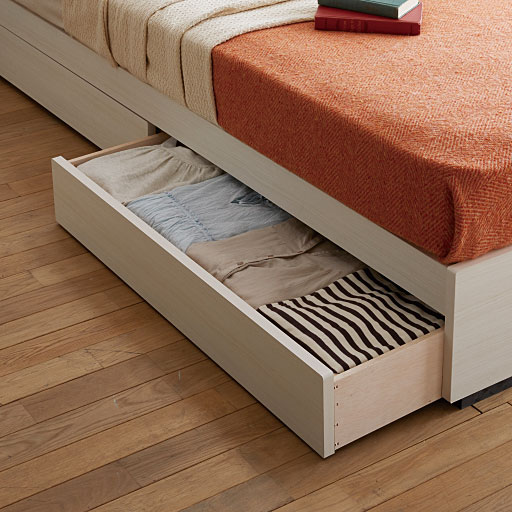 引き出しには衣類などをたっぷり収納できます。