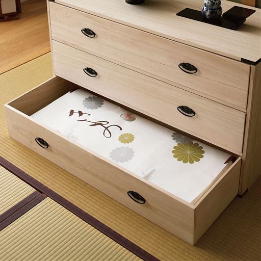 たとう紙に包んだ着物をそのまま収納。<br>※C (幅100cm/3段)のみ