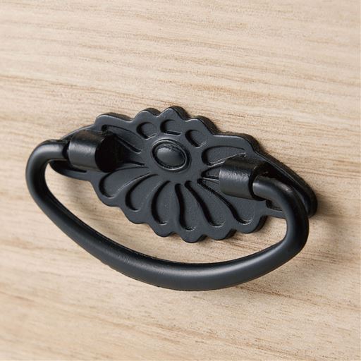 高級感のある金属製の取っ手。