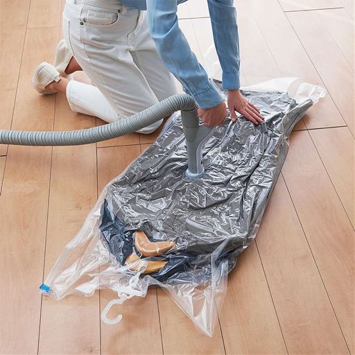 1袋に最大2着を収納できます。