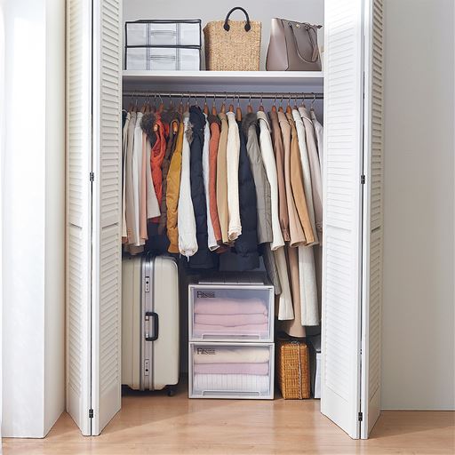 かさばるハンガー収納を…