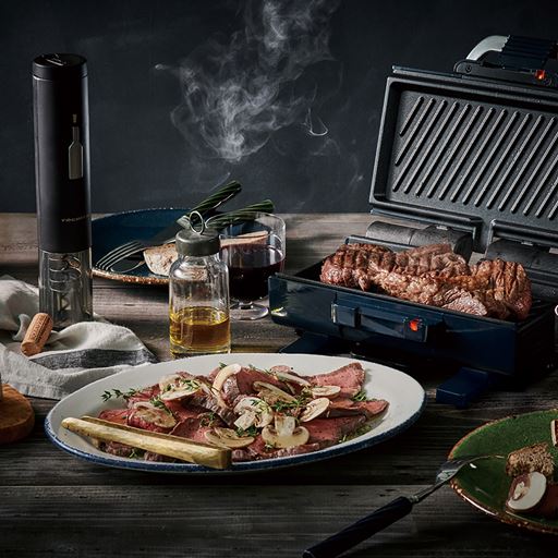 分厚いステーキも、挟んで待つだけで簡単にミディアムレアな焼き上がりに