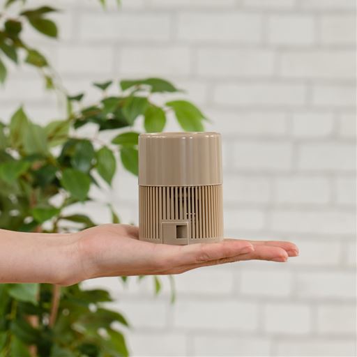 手のひらに収まるコンパクトサイズ