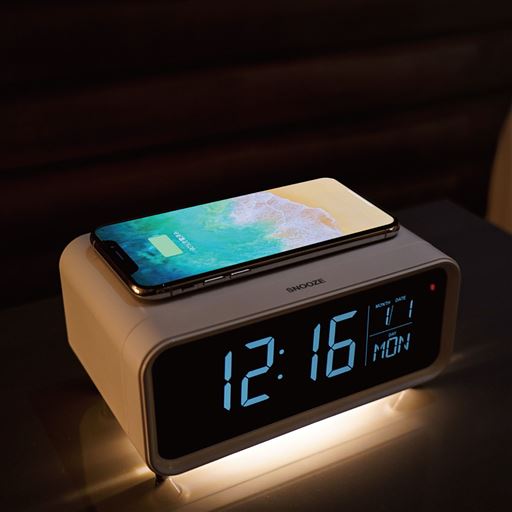 置くだけで対応スマートフォンを充電できる!