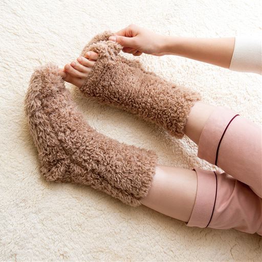 脱がずに足が出せる!