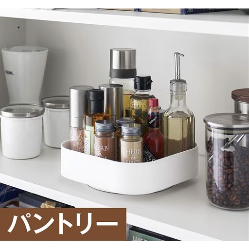 パントリー ラックのままテーブルやカウンターへ移動できます。