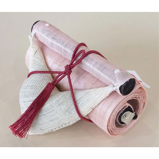 飾らないときはくるくると巻いて収納できるので場所をとりません。