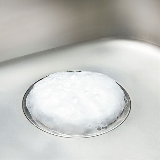 【キッチン排水口用】<br>排水口に1包入れてお湯(40～50℃)を注ぐと泡がモコモコし始めキッチンの排水口のヌメリ汚れを綺麗にします。ブラシで擦らずに汚れが落ちるのが嬉しいポイント。