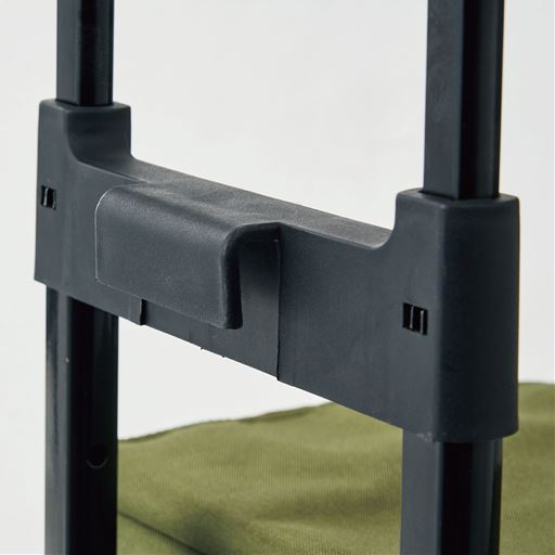 カートに引っ掛けられるフック付き。