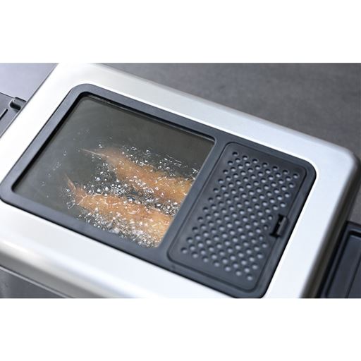 ガラス窓付きだから油ハネなしで中が見られる!