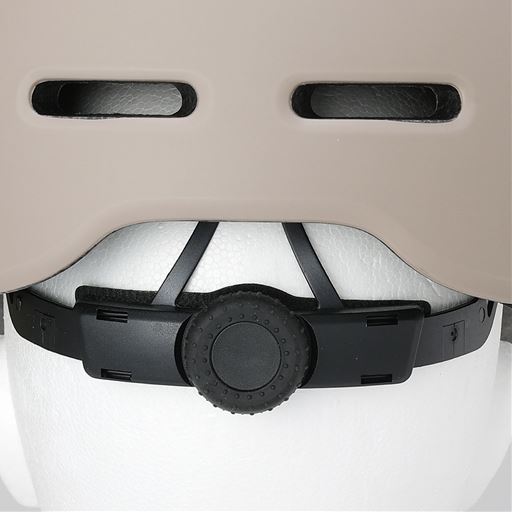 調節しやすいヘルメット回転ノブ