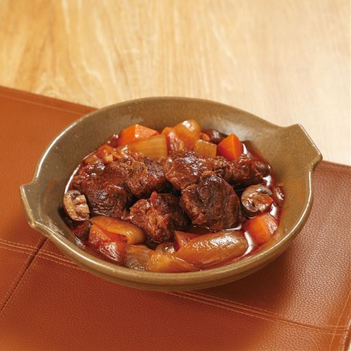 牛肉の赤ワイン煮込み