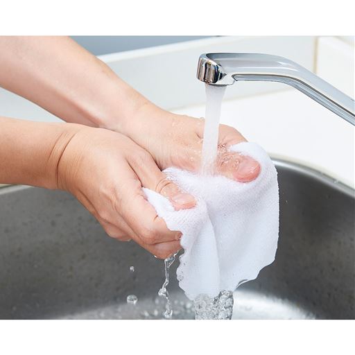 乾拭き、水拭きのどちらもOK。