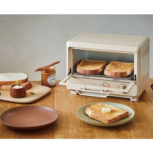 80～230℃の温度設定が可能。最大1000Wまで設定でき、メニューに合わせて焼き加減を調節できます。