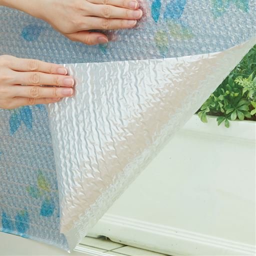 裏のアルミ面はギラギラを抑えたマット加工。