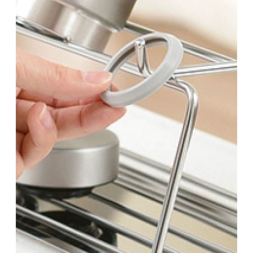 パッキンなどを引っ掛けられるフックが、便利さのヒミツです。