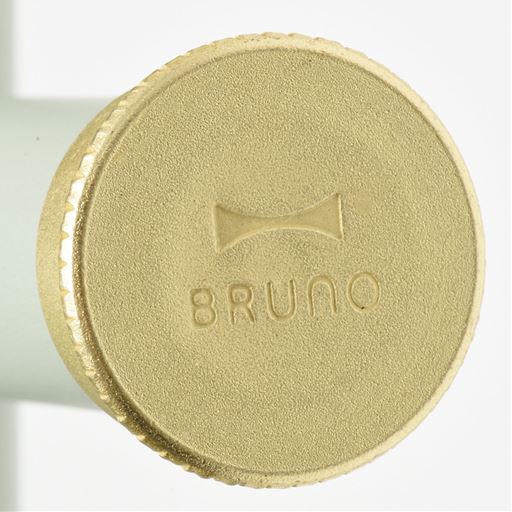 ゴールドに「BRUNO」のロゴが、さりげなく目をひくポイントに。