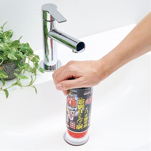 排水口にかぶせて押すだけ! プシューッ!!