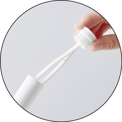 便利なゴミ捨て用ピンセット付