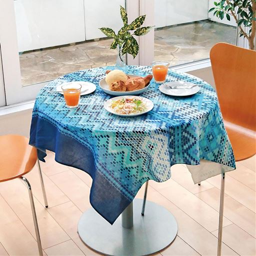 テーブルクロスとして飾って楽しむ