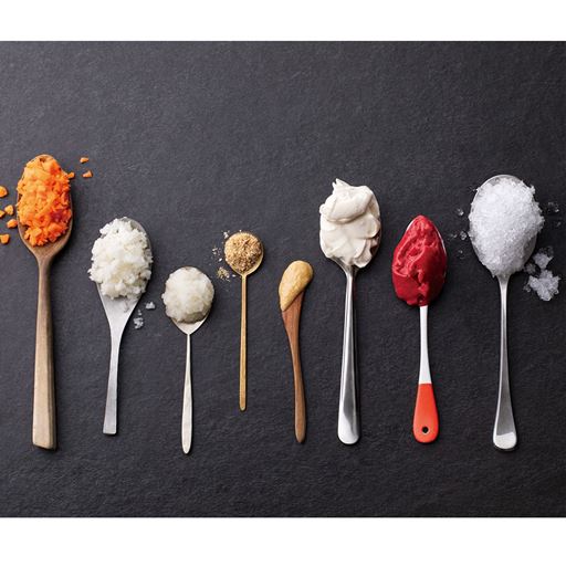 (左から)きざむ・鬼おろし・大根おろし・つぶす・練る・泡立て・混ぜる・砕く<br>これ1台でOK