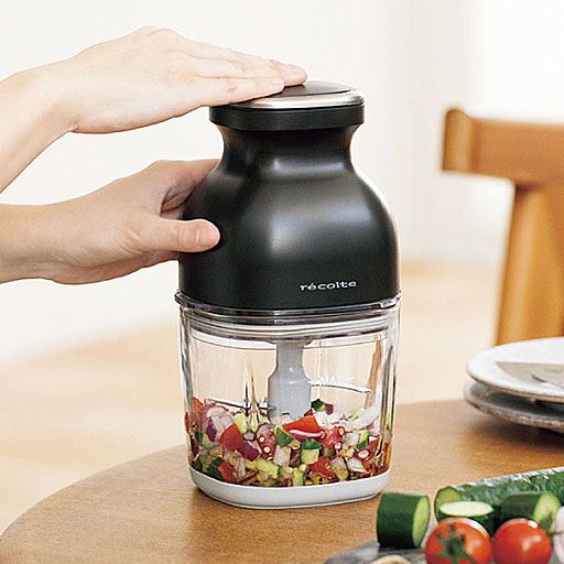 コンセントのない場所でもコードを気にせず自由に使えます。