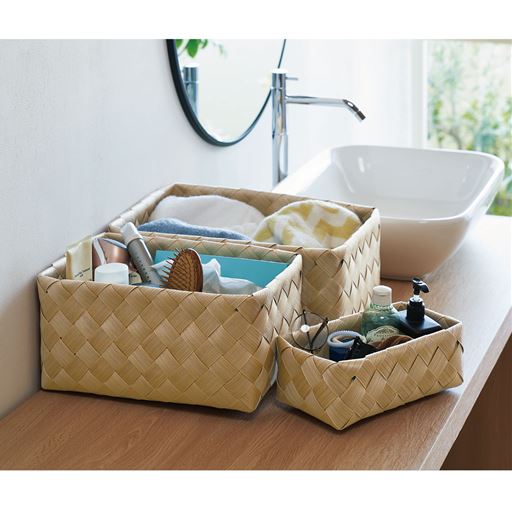 衣類やタオル、本や新聞、お菓子や食材のストックもポイポイッと入れるだけですぐスッキリ!