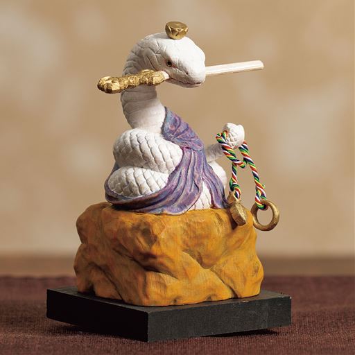 力強くも、どこかかわいい巳の不動尊。